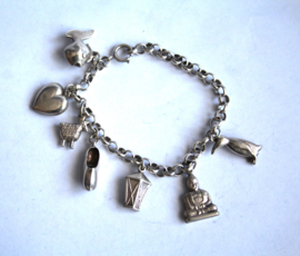 Zilver - Bedelarmand met 7 bedels