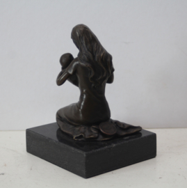 "Maternity", bronzen beeld naar Milo