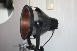 Industriële designlamp op zwart metalen Philips statief (PTP 303)