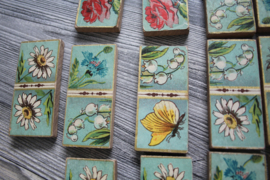 Antiek dominospel met bloemen