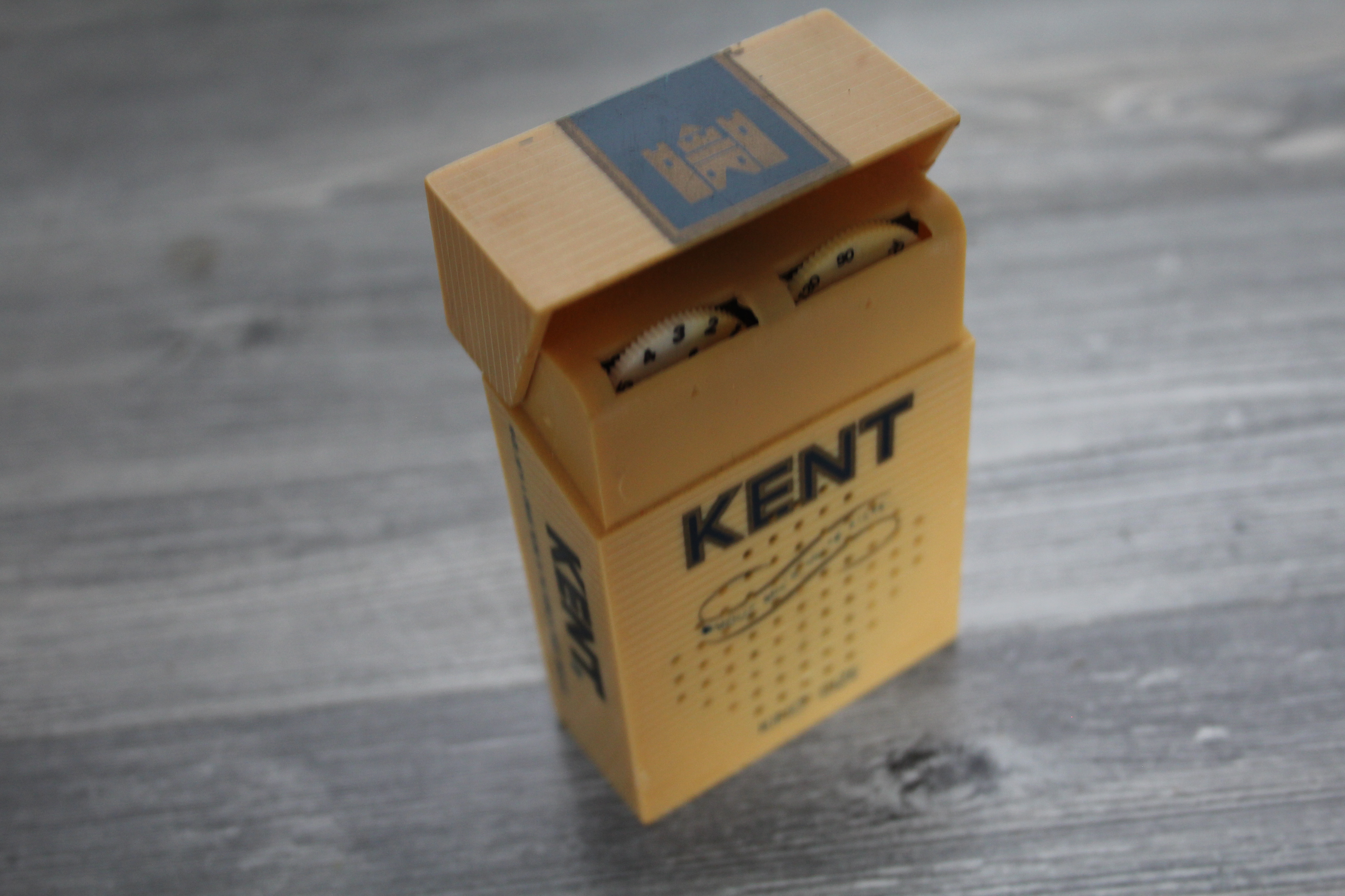 Vintage Kent sigaretten transistor radio