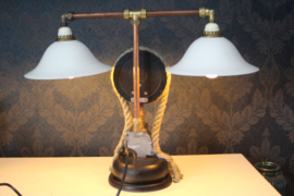 Prachtige unieke industriële lamp gemaakt van reclaimed materials, oa drukmeter