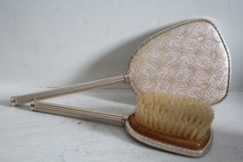 Vintage handspiegel met haarborstel
