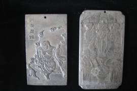 2 Tibetaans zilveren amuletten