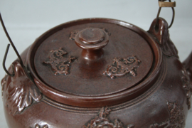 Antiek aardewerken theepot met vogels en bloemen China - Republieke periode (1912-1949)