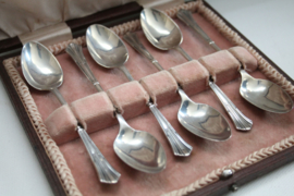 Set van zes zilveren theelepels - 1942