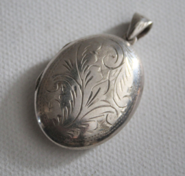 Vintage ovaal zilveren medaillon (#2)
