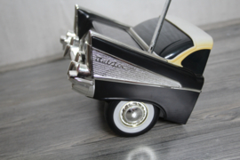 1957 Chevrolet Bell Air transistor radio  AM/FM