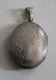 Ovaal zilveren medaillon (#1)