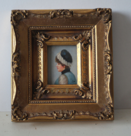 Prachtig miniatuur portret van een meisje/jonge dame ca 1920  Gesigneerd J.W.