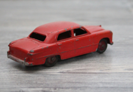 Dinky Toys GB 139A Ford Fordor sedan 1950.
