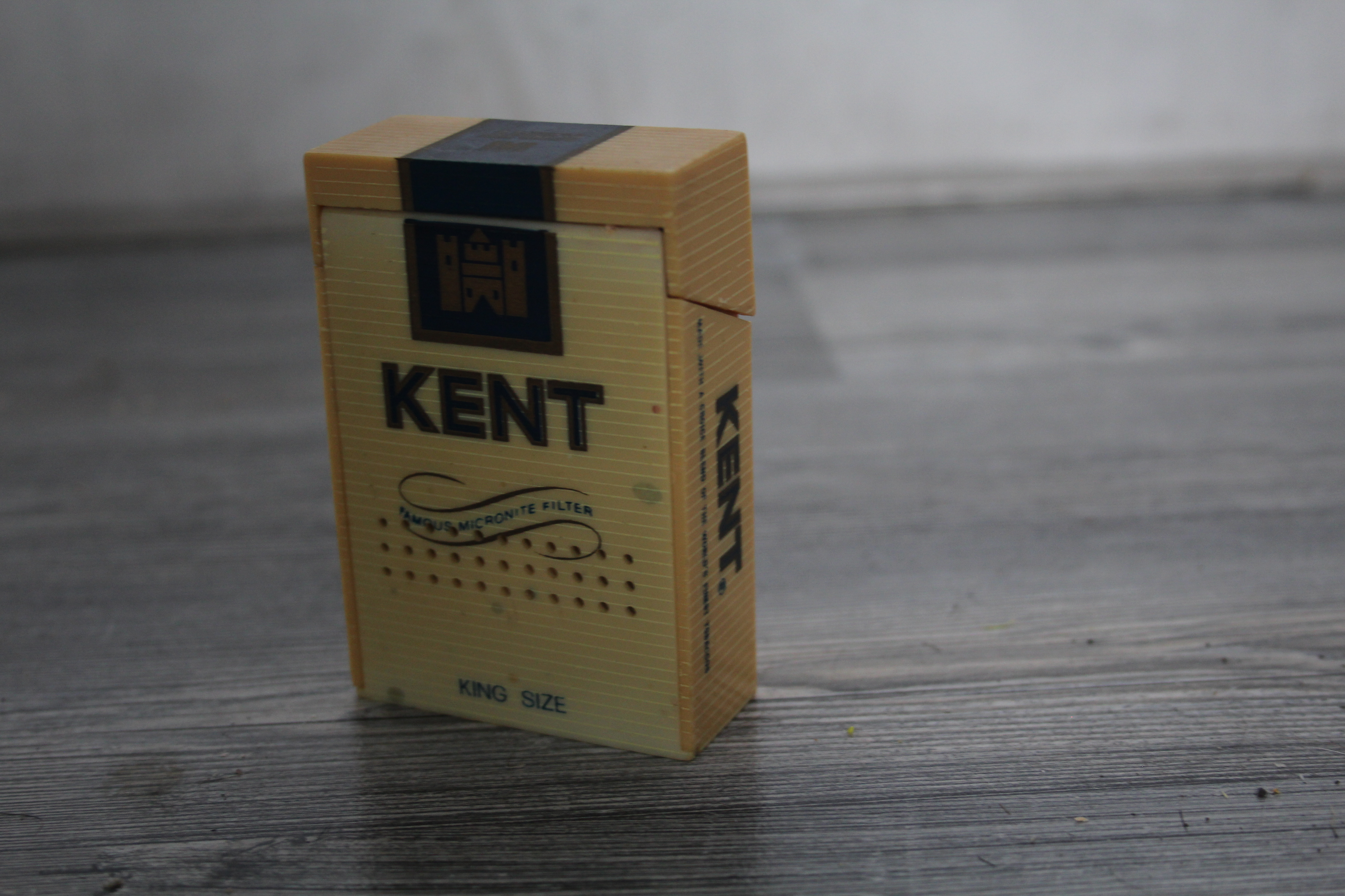 Vintage Kent sigaretten transistor radio