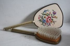 Vintage handspiegel met haarborstel