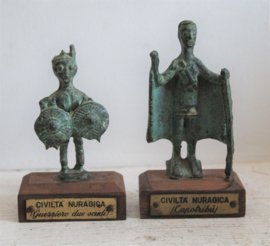 Twee bronzen Nuraghi beeldjes