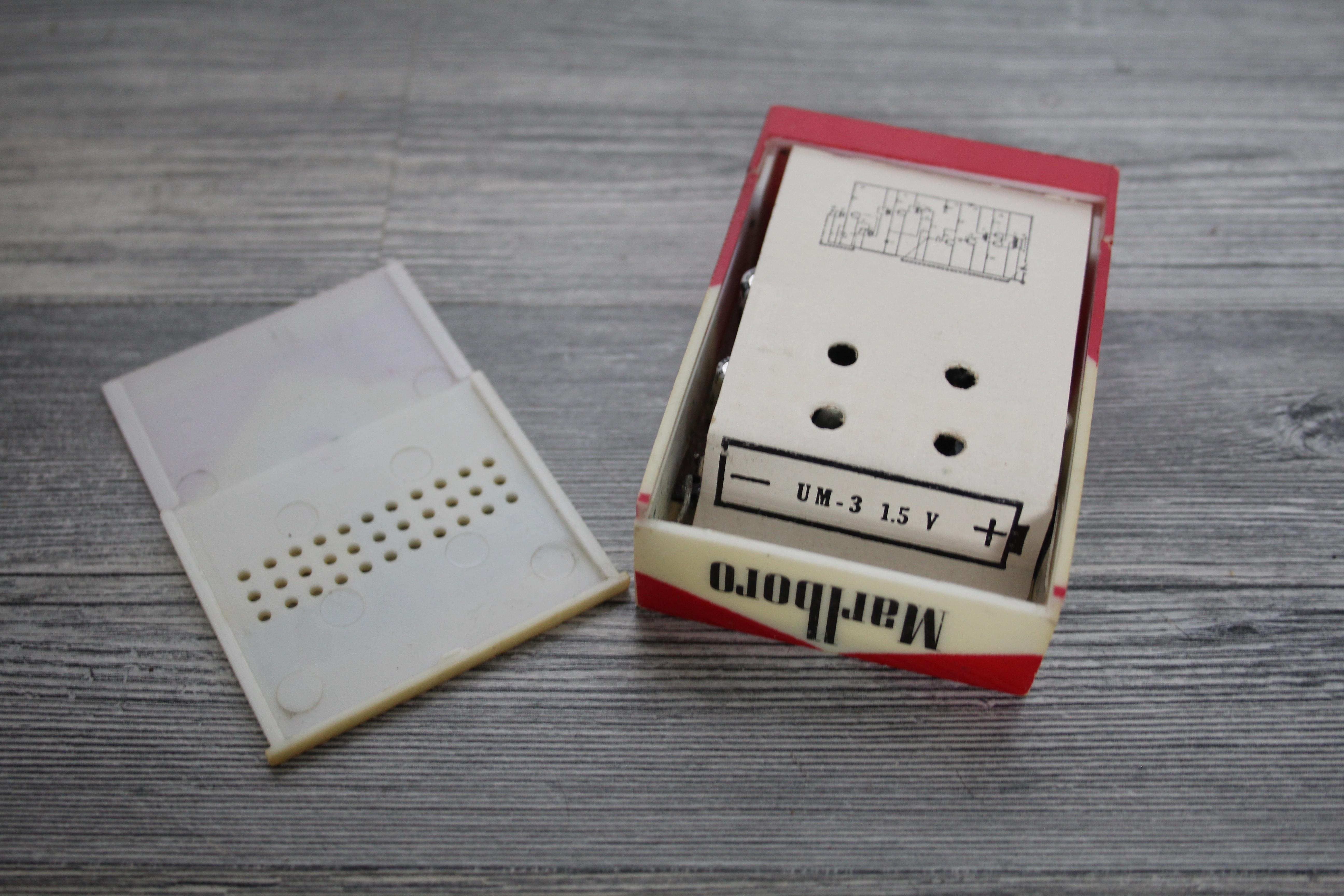 Vintage Marlboro sigaretten transistor radio