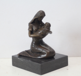 "Maternity", bronzen beeld naar Milo