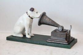 Gietijzeren hondje ,,Nipper” van  ,,His Master’s Voice”