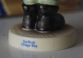 Goebel Hummel 951 - Dorfbub/Village boy in originele doos