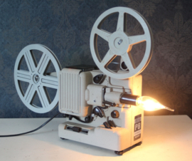 Vintage Eumig projector omgebouwd tot industriële lamp