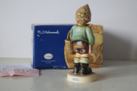 Goebel Hummel 951 - Dorfbub/Village boy in originele doos