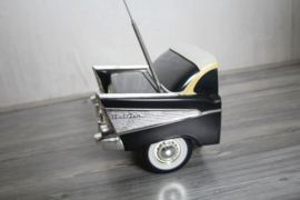 1957 Chevrolet Bell Air transistor radio  AM/FM