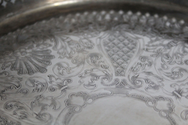 Verzilverd - ronde serveerschaal met opstaande rand