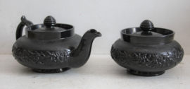 Wedgwood Rouwservies Basalt ware 19e eeuw - trekpotje en suikerpot