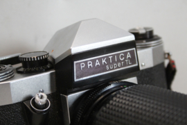 Praktica SuperTL SLR camera met Ensinon 80-200 mm objectief