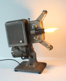 Kodak Kodascope 8 filmprojector omgebouwd tot industriële lamp