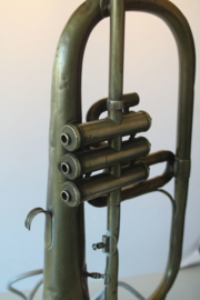 Prachtige lamp gemaakt van een trompet (koperblazer), Koninklijke Nederl. fabriek van muziekinstrumenten Tilburg