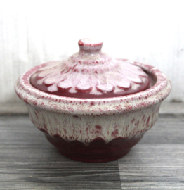 Mid century aardwerken snoep pot, diep rode/roze glazuur