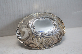 Bewerkt zilveren schaaltje (trinket dish) - Broadway and Co 1991