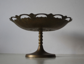 Een Frans bronzen tazza gedecoreerd met fruit. 1e helft 20e eeuw - art nouveau