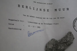 Stukje van de Berlijnse muur met certificaat