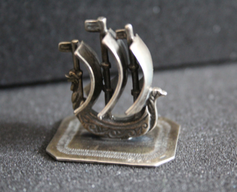 Zilveren miniatuur - Vikingschip
