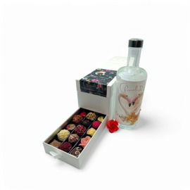 Huwelijkscadeau box met bruidstranen en speciale Bonbons