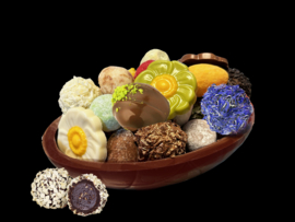 Kunstzinnig Chocolade-ei (Puur)met assortiment truffels & paaseitjes