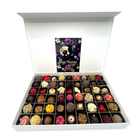 Bruidscadeau handgemaakte chocolade boxen met rozen, en liefdevolle smaken & design | Vanaf: