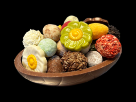 Kunstzinnig Chocolade-ei (Melk) met assortiment truffels & paaseitjes