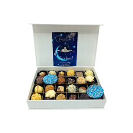 Luxe handgemaakte chocolade bonbons geboorte cadeau doos-It's a boy - Medium