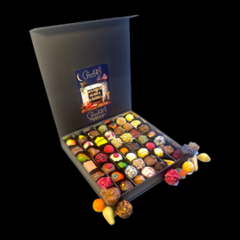 Sinterklaas assorties chocolade. 'Wie zoet is krijgt lekkers wie stout is de BOE(ddah)'