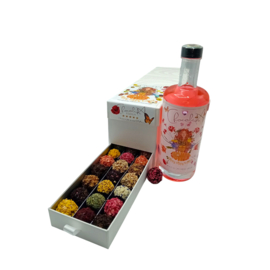 Ladebox met truffels en een fles Flower Power likeur