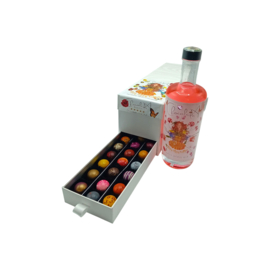 Ladebox met Pralines en een fles Flower Power likeur