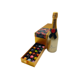 Ladebox met Chocolade Pralines en Fles Moët Champange