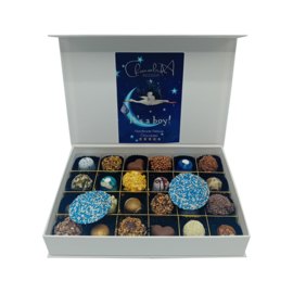 Luxe handgemaakte chocolade bonbons geboorte cadeau doos-It's a boy - Medium