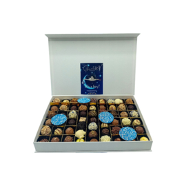 Geboorte boxen handgemaakte chocolade bonbons meisje of jongen cadeau in 6 maten - Vanaf
