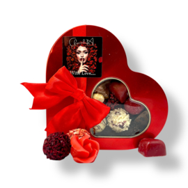 Rood Hart met handgemaakte chocolade bonbons een Luxe Chocoladecadeau