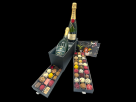 Relatiegeschenk: Luxe Ladeboxen met handgemaakte mix chocolade-truffels en/of bonbons eigen logo & design, Champagne Moët, Pommery of merk naar keuze