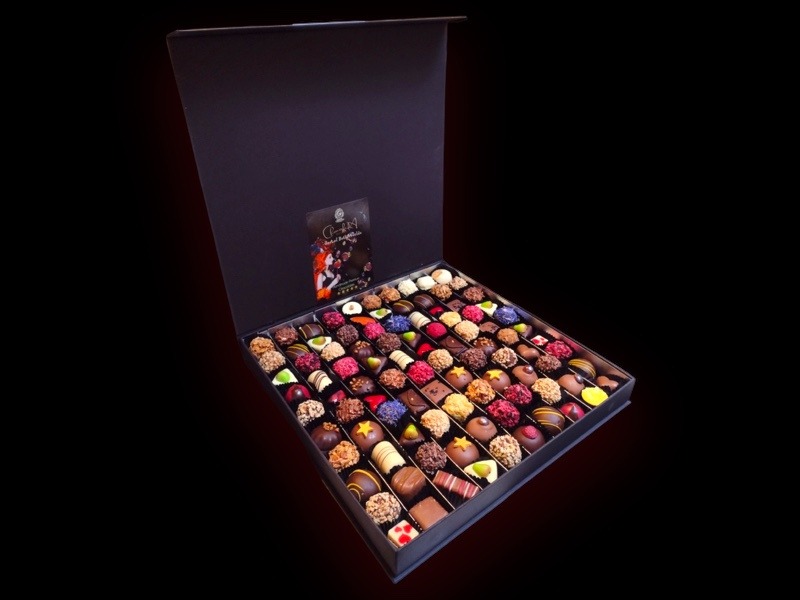 Niet normaal zo groot-Luxe MIX van ambachtelijke handgemaakte chocolade truffels, bonbons en pralines.