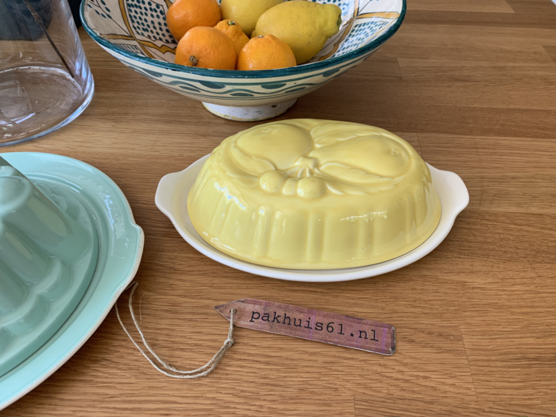Puddingvorm met schotel geel